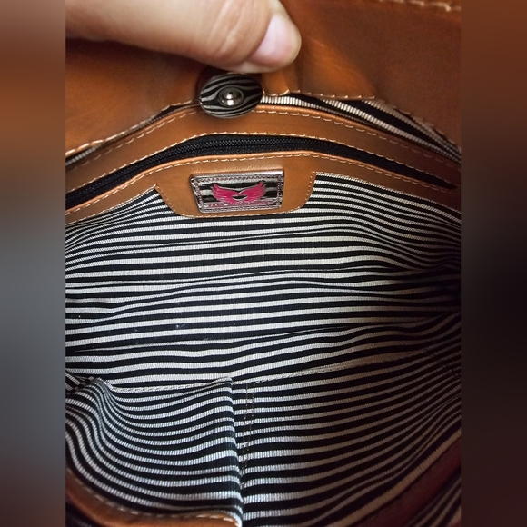 Free Endearment Kristel Crossbody Clutch Leather NWOT - Picture 10 of 14